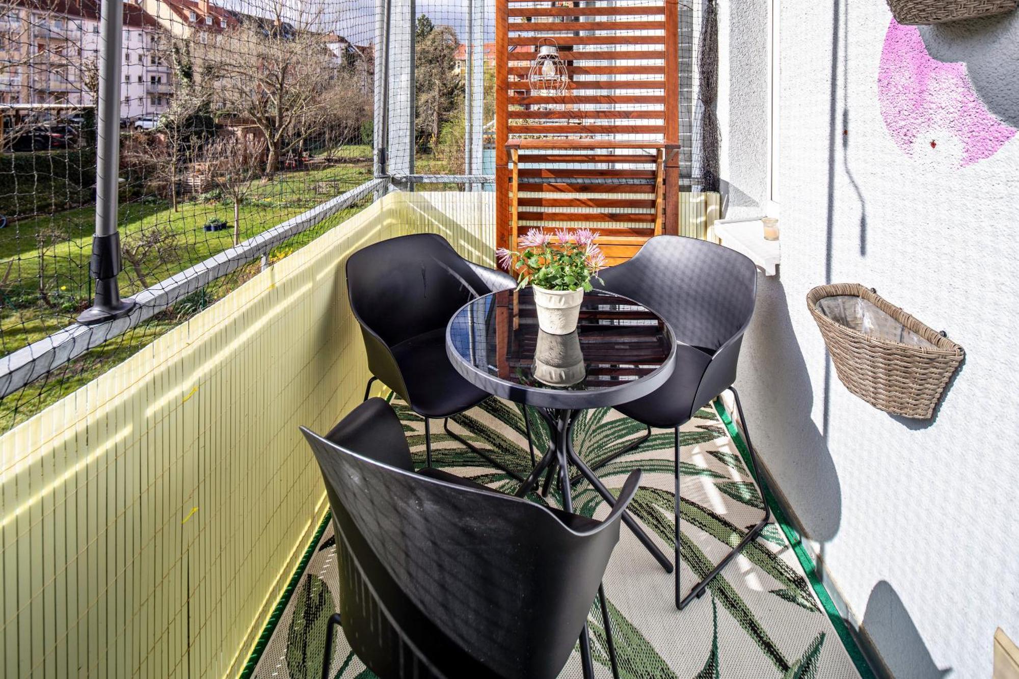 Balkon Shanti Lu *